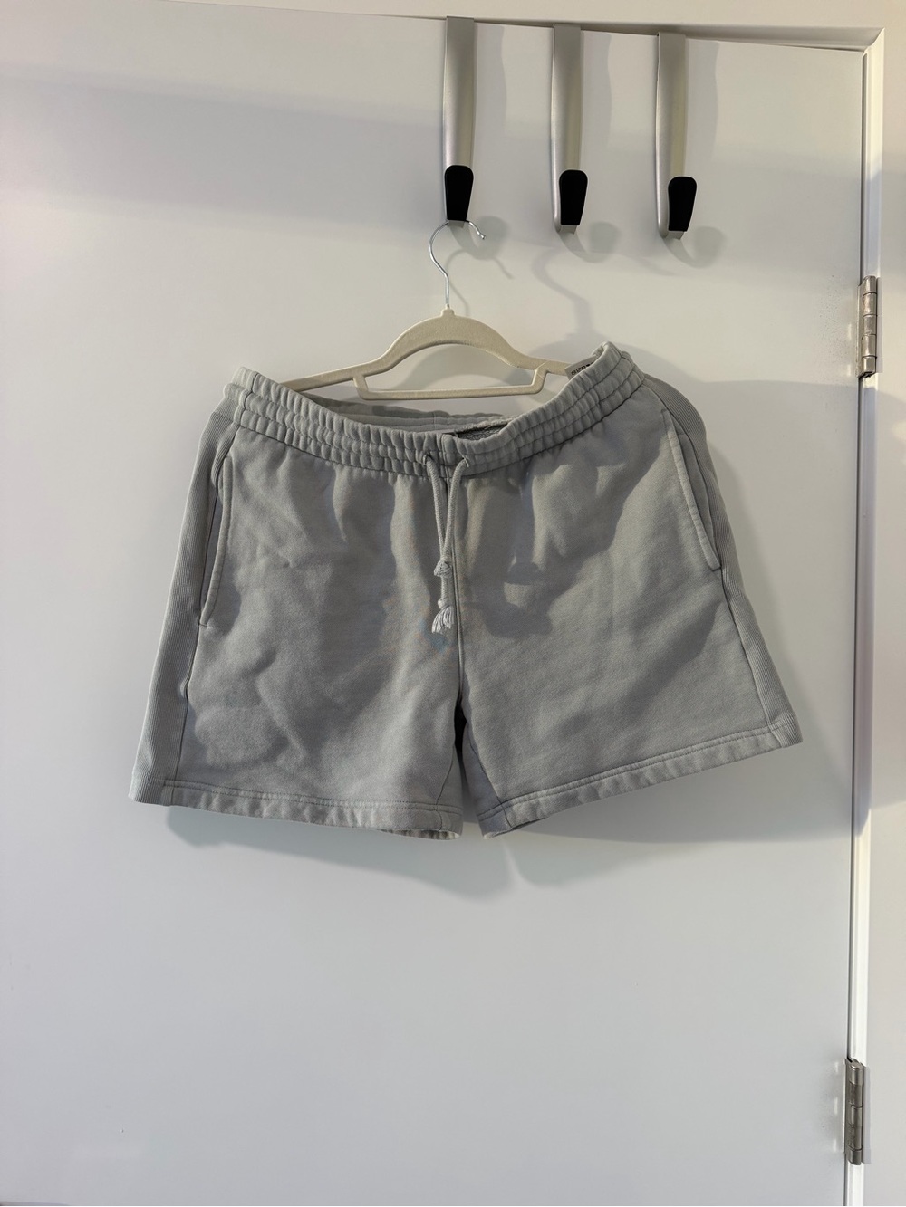 TNA Boyfriend Cozy Fleece 5 Inch Sweatshorts - Light Gray